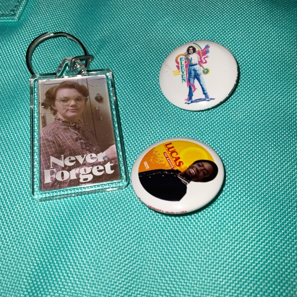 Stranger things pin and keychain